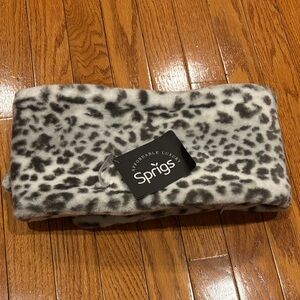 Sprigs Faux Fur Scarf with Zippered Pocket